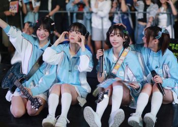 Mengenal QWER Band Korea Selatan Dengan Konsep Unik